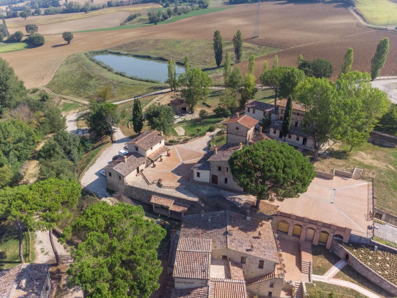 Gh Borgo Pulciano Agriturismo Montone  Exterior foto