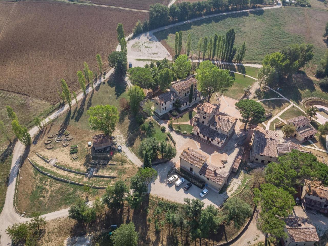 Gh Borgo Pulciano Agriturismo Montone  Exterior foto
